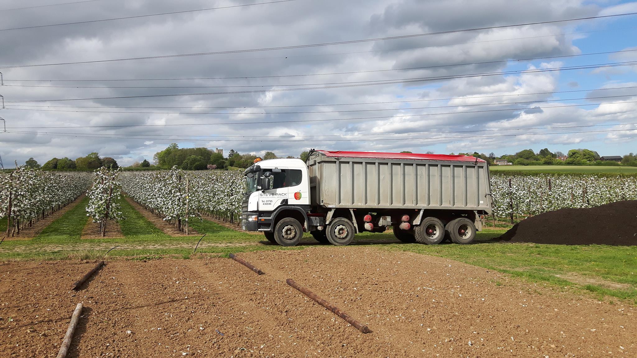 images/original/lorry-delivering-compost.jpg